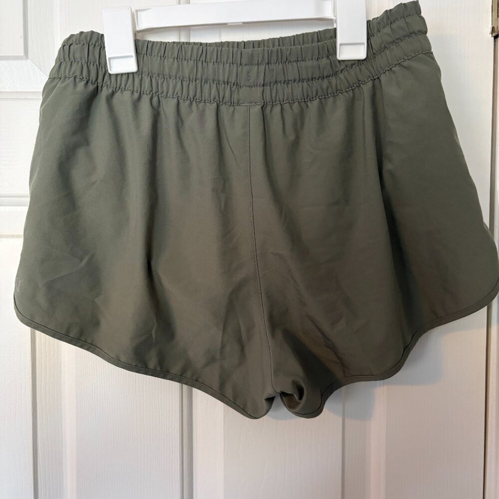 Vuori Clementine 2.0 Short | Size Medium | Green - Picture 2 of 3